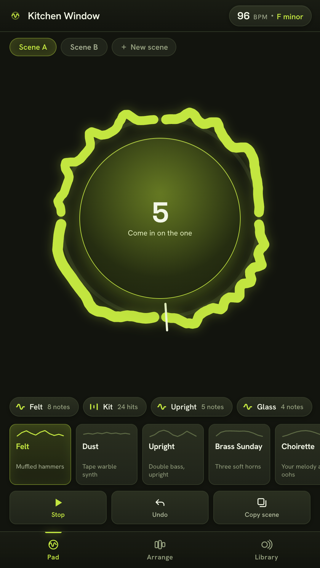 The pad glowing chartreuse through a count-in, with the number five in the middle and the loop waveform around it
